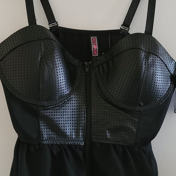 Top - Picture 2 of 4